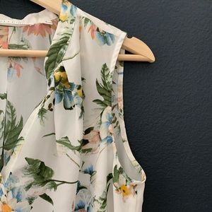 Violet + Claire Sleeveless Floral Blouse
